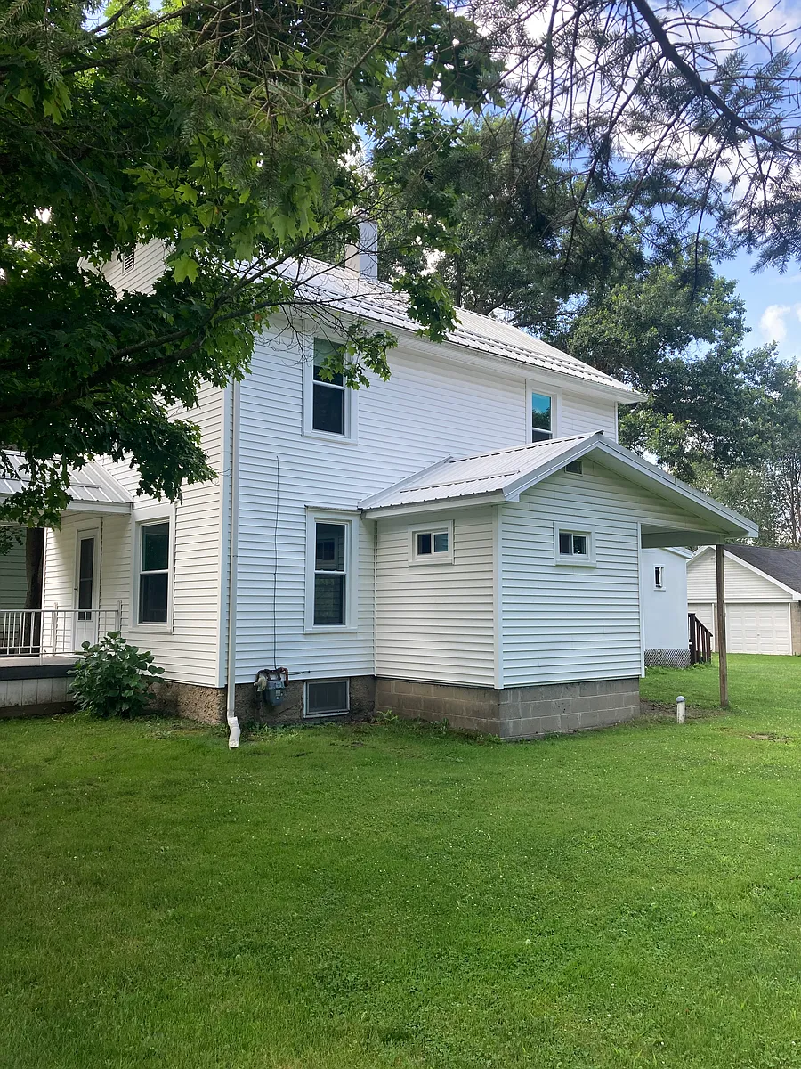 Building Photo - 9816 Bateman Ave