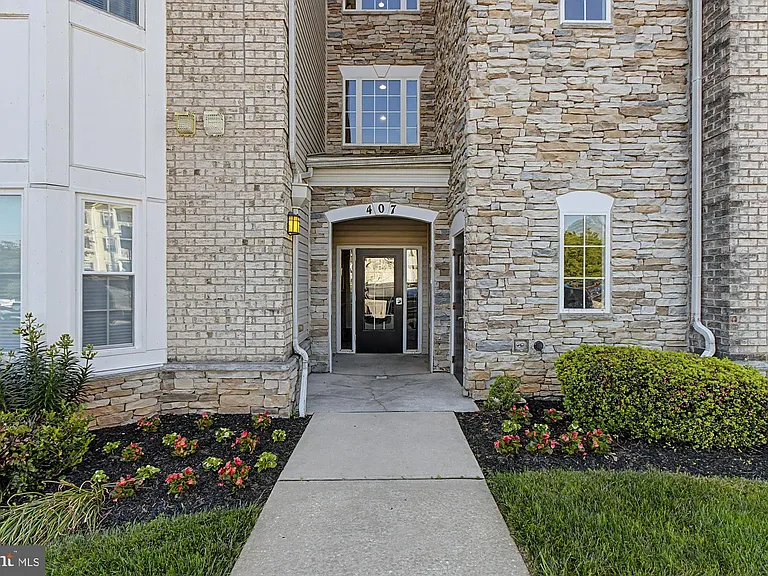 407 Aggies Cir #4-D — Photo 2