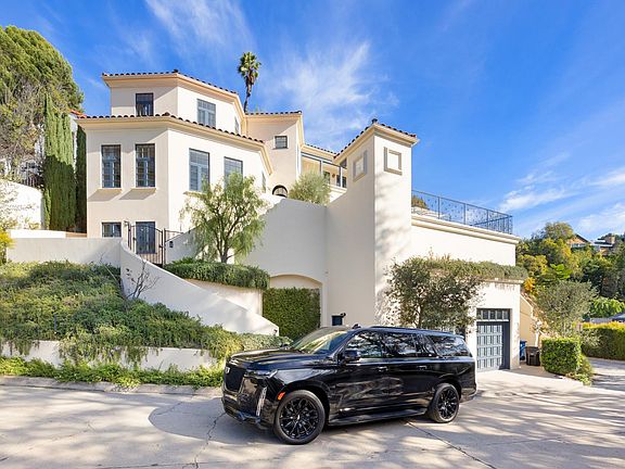 A contemporary interpretation of French design awaits you!