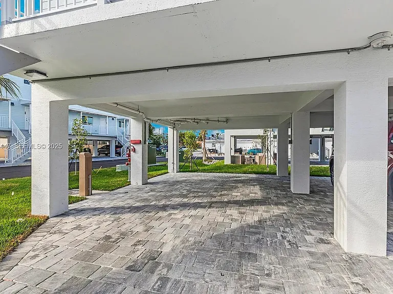 10877 Overseas Hwy #37 — Photo 17