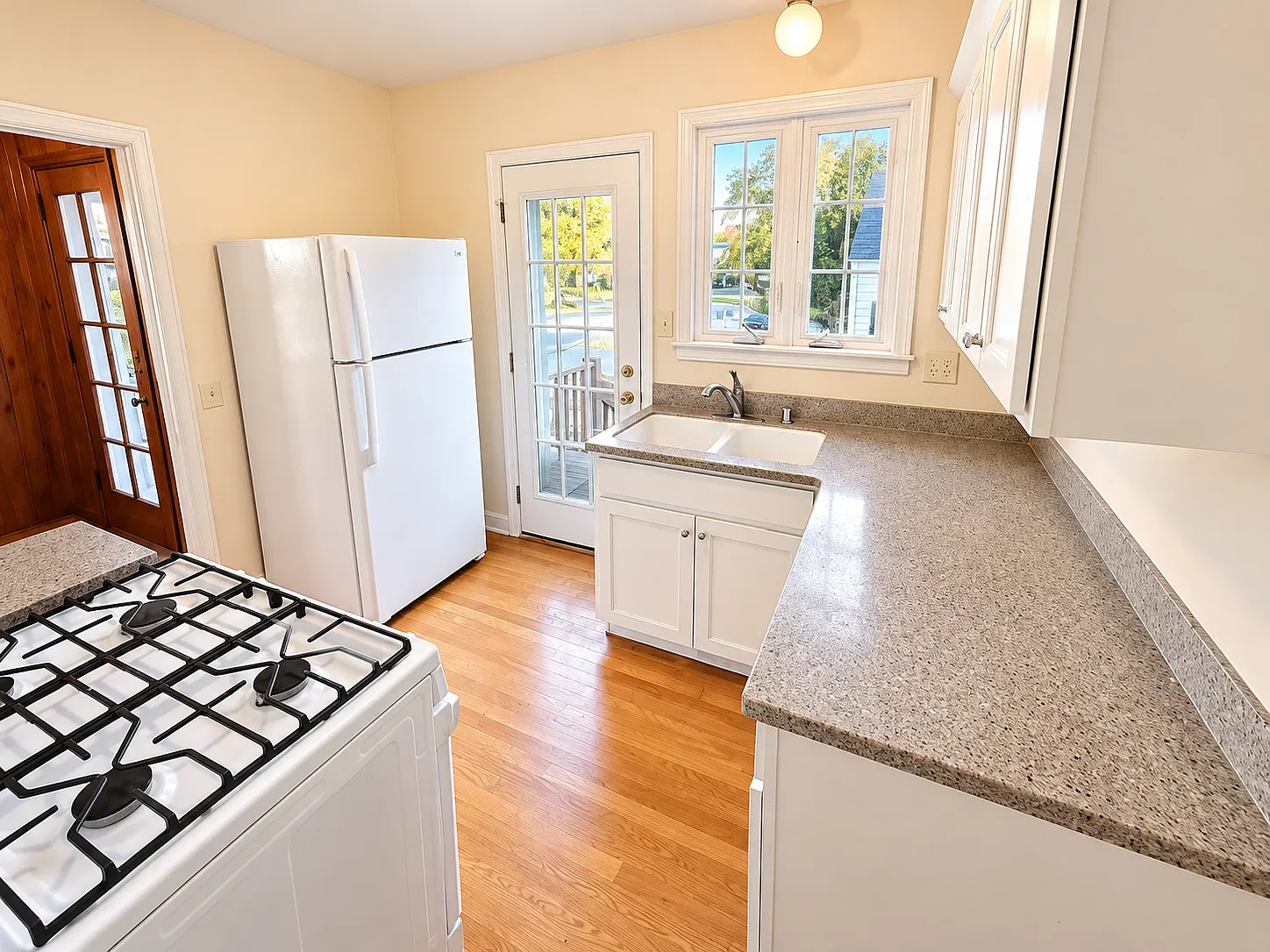 4 bed, 1300 sqft, $2,800 — Photo 4