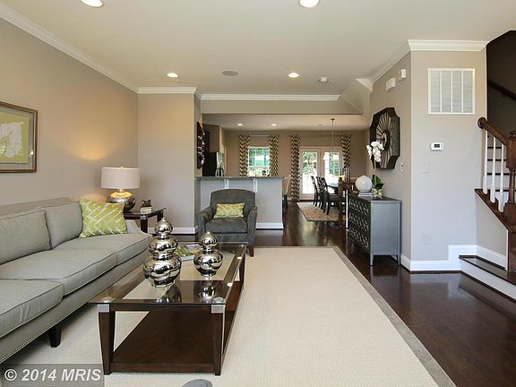4th image of 626 Fox River Hills Way