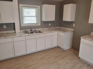913 Vine St, Davenport, IA