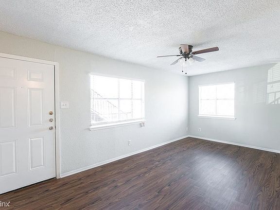 4th image of 1405 Clearfield Dr #105