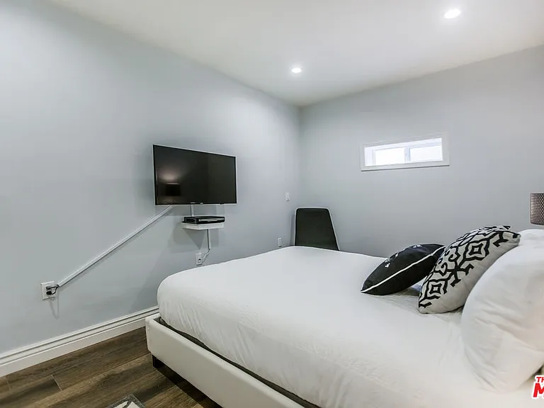 4407 Irvine Ave — Photo 24