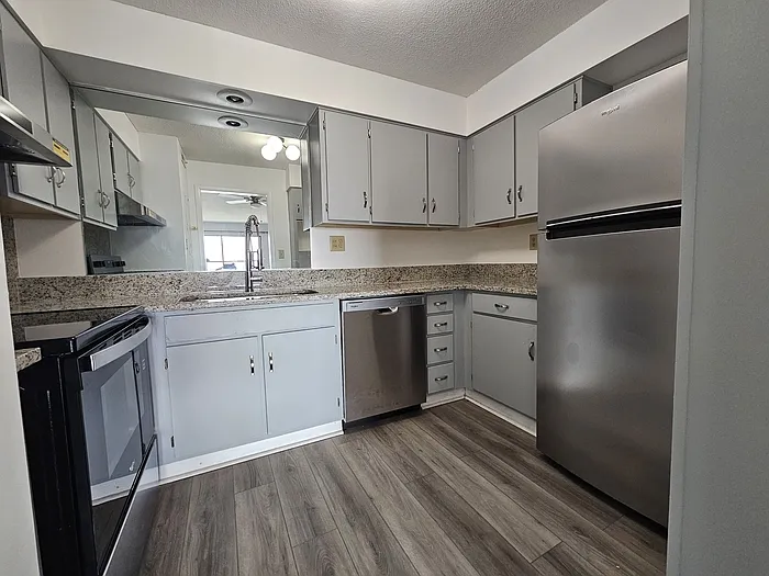 2 bed, 2.0 bath, 1100 sqft, $1,550 — Photo 2