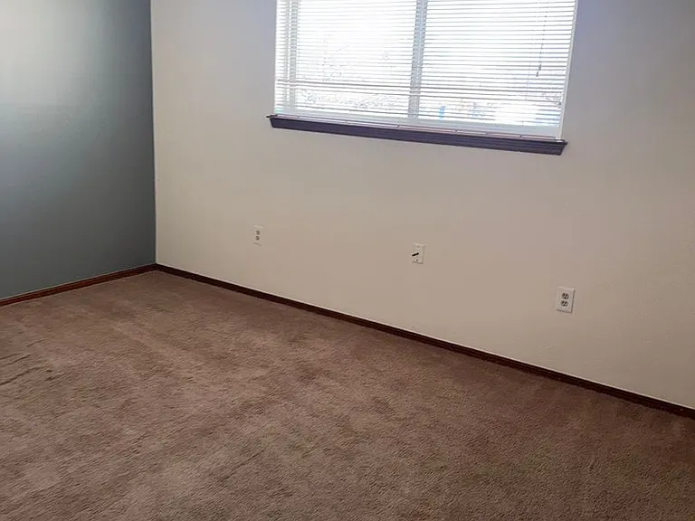 Fox Valley Apartments — Photo 22