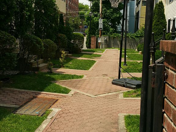 2nd image of 468 S 4th Ave