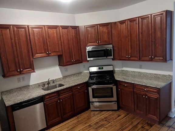 5th image of 102 Woodlawn Ave