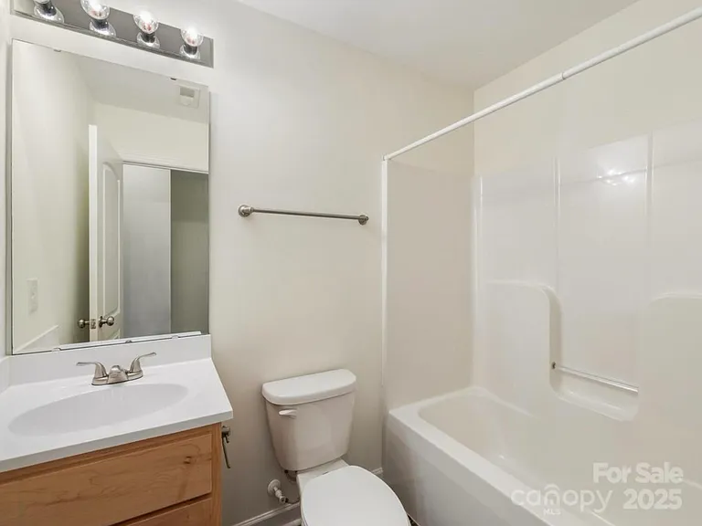 362 Hillandale St NE — Photo 5