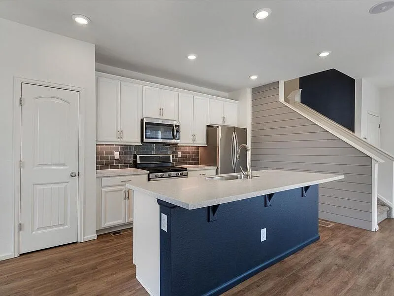 4 bed, 3.5 bath, 2297 sqft, $3,499 — Photo 4