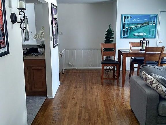 LARGE ROOM 