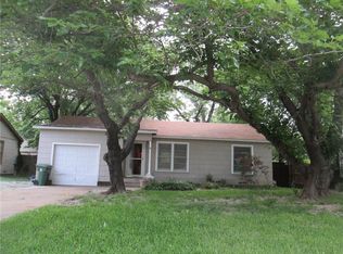 412 Harrison Ln, Hurst, TX 76053