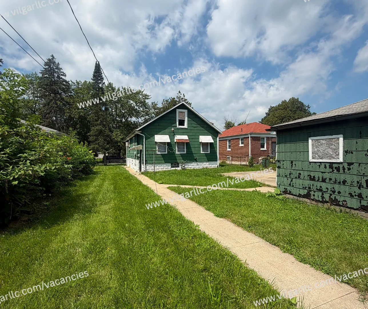 For Rent Spacious 3 Bed / 1.5 Bath Home — Photo 2