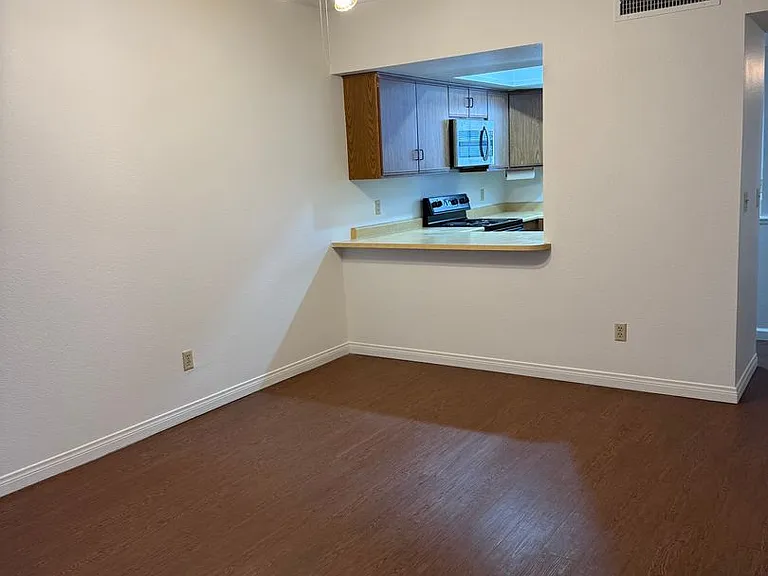 3823 S Maryland Pkwy #T5 — Photo 9