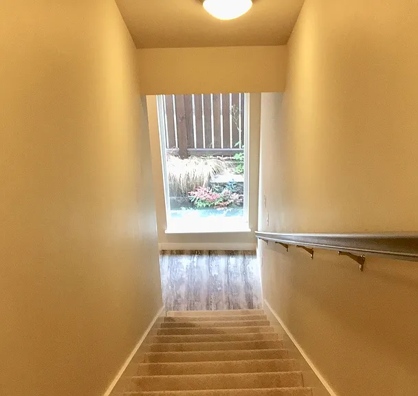 221 24th Ave E #D — Photo 14
