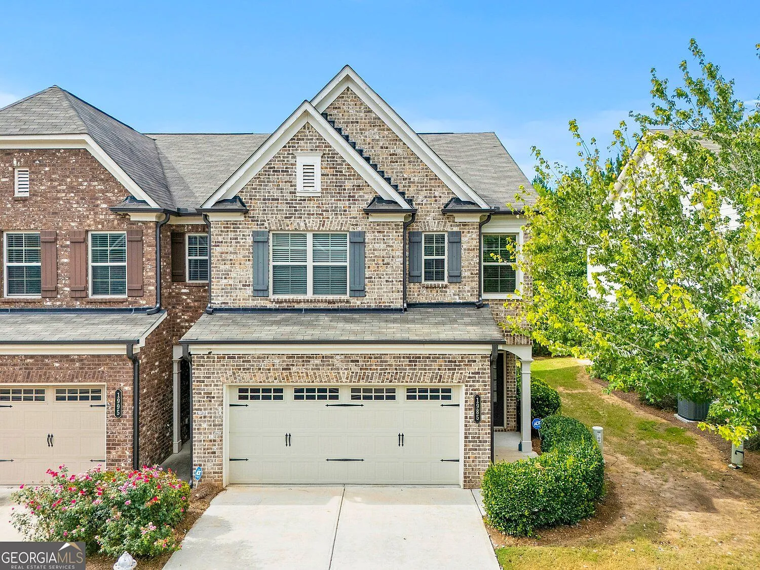 3 bed, 2.5 bath, 1825 sqft, $2,200 — Photo 1