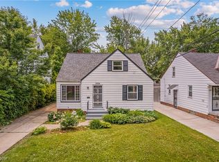 3694 Grosvenor Rd, Cleveland Heights, OH 44118