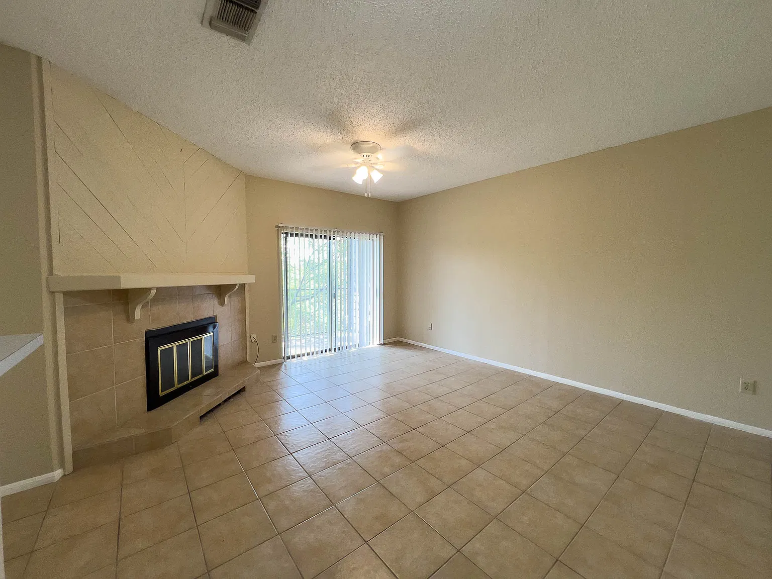 2 bed, 900 sqft, $2,095 — Photo 4