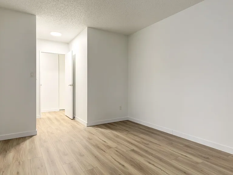 358 Hooper Cres NW — Photo 15