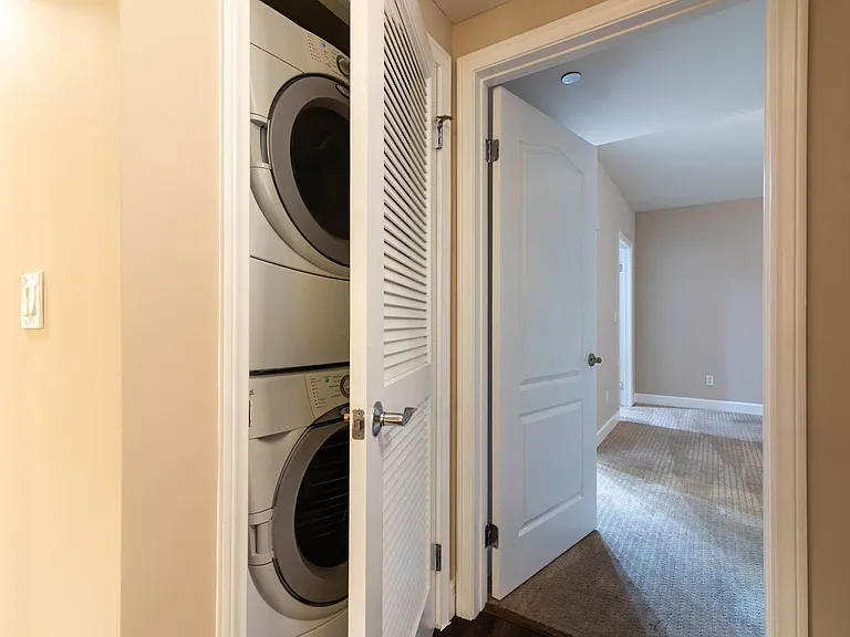 1522 Amherst Ave #102 — Photo 15