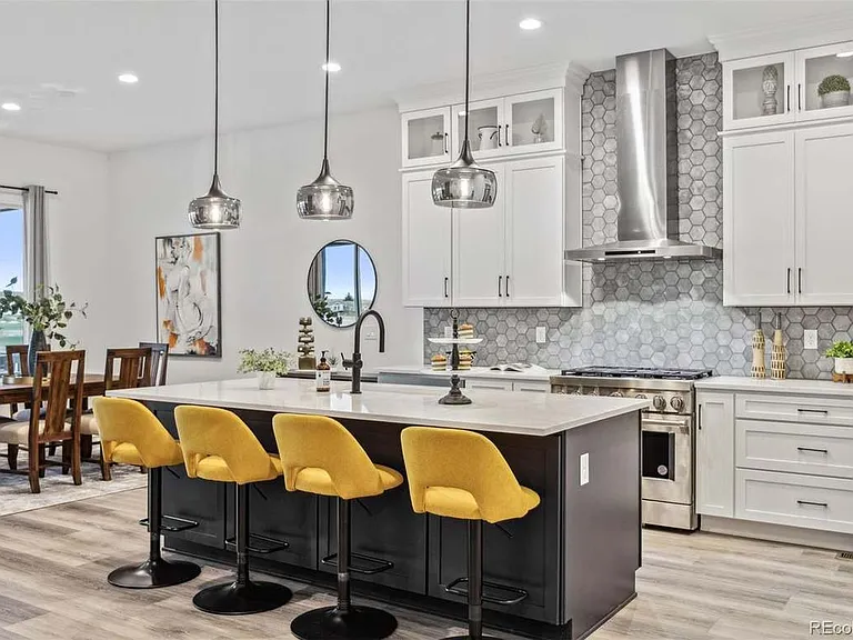 Kitchen/Island