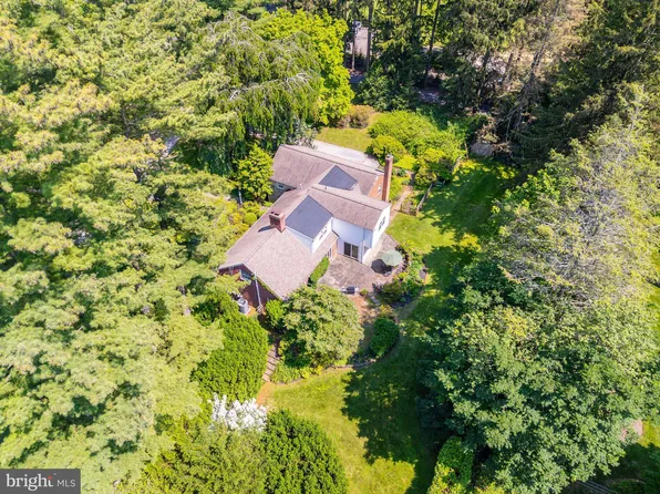 825 Parkes Run Ln, Villanova, PA 19085