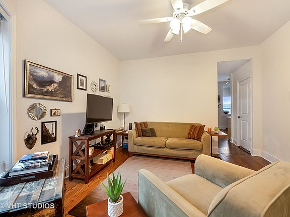 3rd image of 4910 N Magnolia Ave