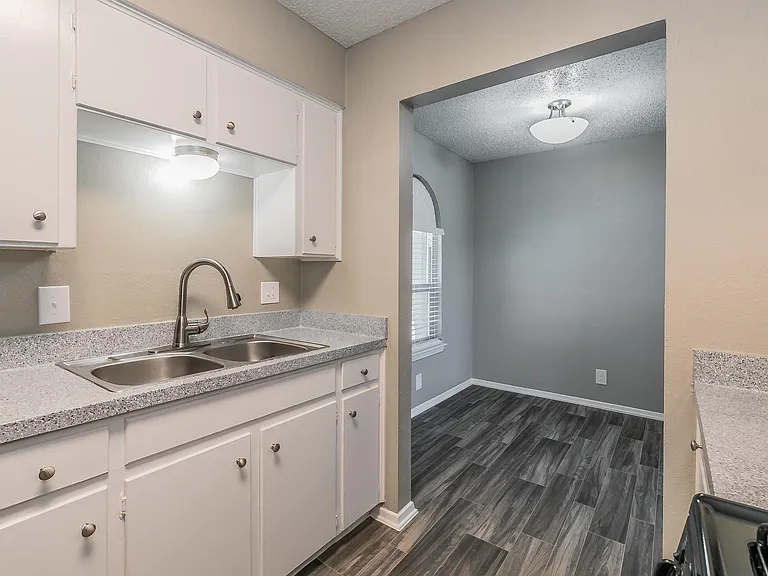 Davis Park Apartments — Photo 29