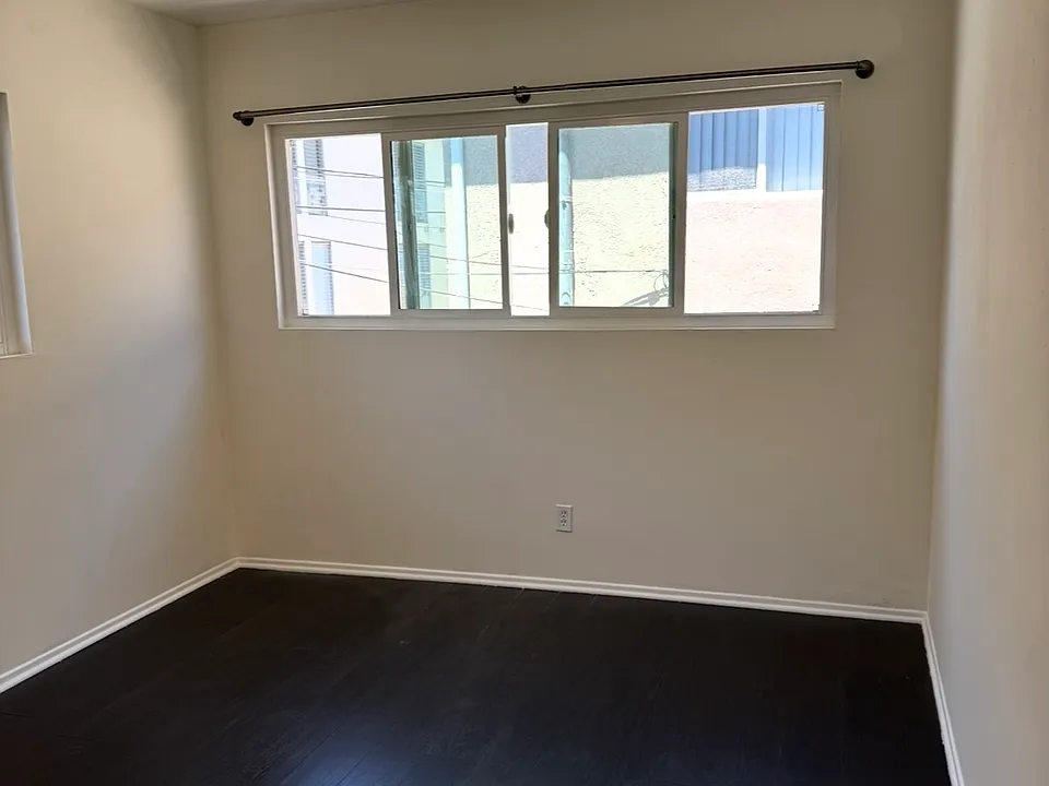 1631 N Harvard Blvd #5