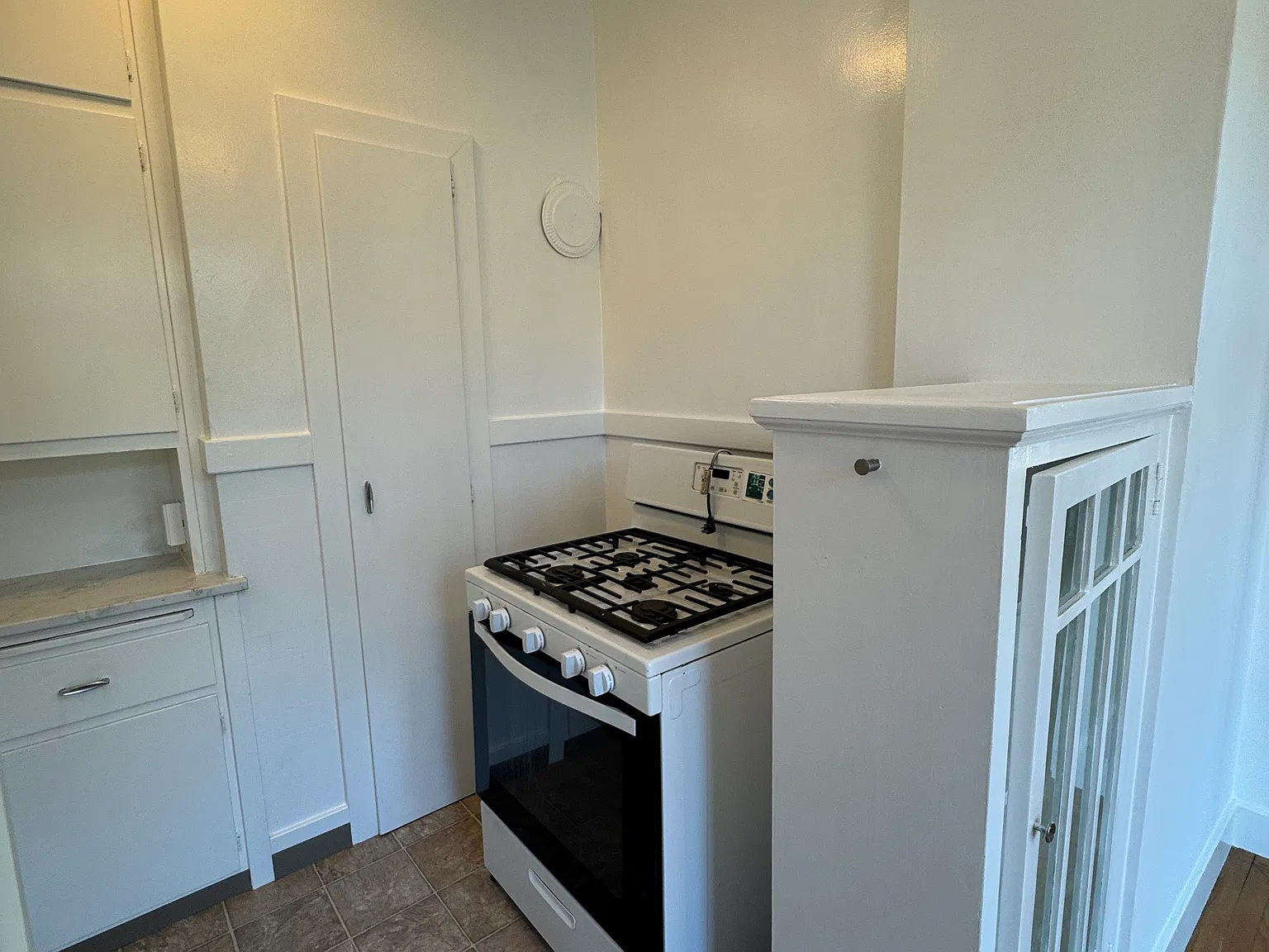 Studio, 400 sqft, $2,895 — Photo 3