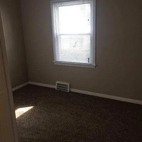 1116 E 2nd St — Photo 6