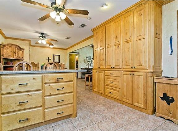 5th image of 15439 Plum Ln