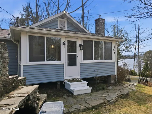 104 Lane Ct, Paupack, PA 18451