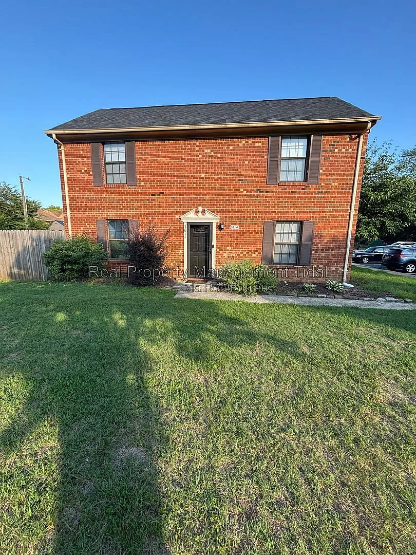 3 bed, 1.5 bath, 1440 sqft, $1,800 — Photo 1