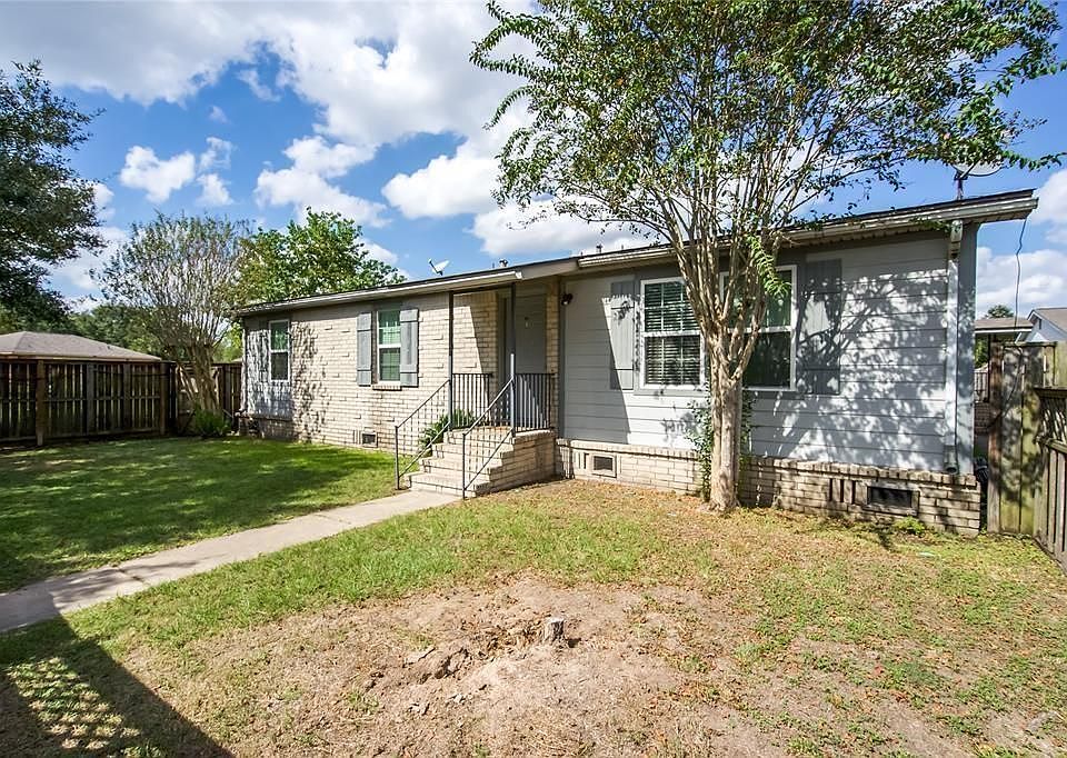 1st image of 10 Carol Ct #A