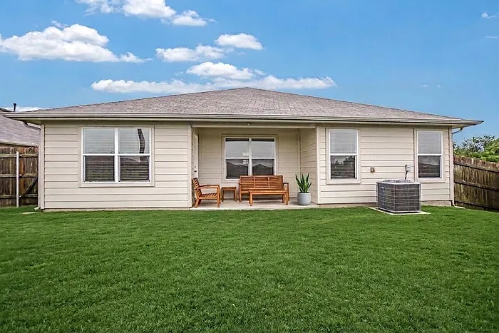 1011 Pembroke Ct — Photo 12