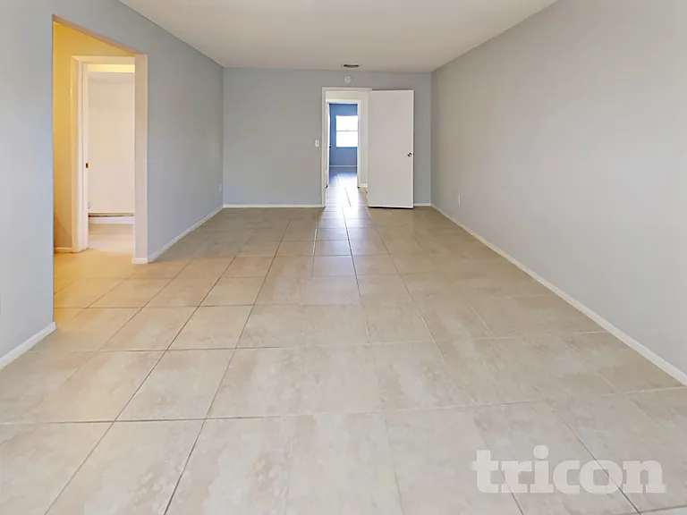 266 Iowa Woods Cir — Photo 5