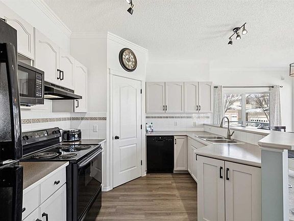 3rd image of 40 Edgeridge Ter NW