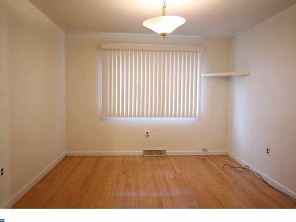 3rd image of 707 W Birchtree Ln