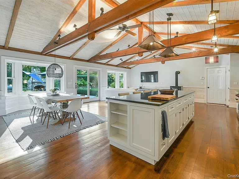 1600 Pine Tree Rd — Photo 9