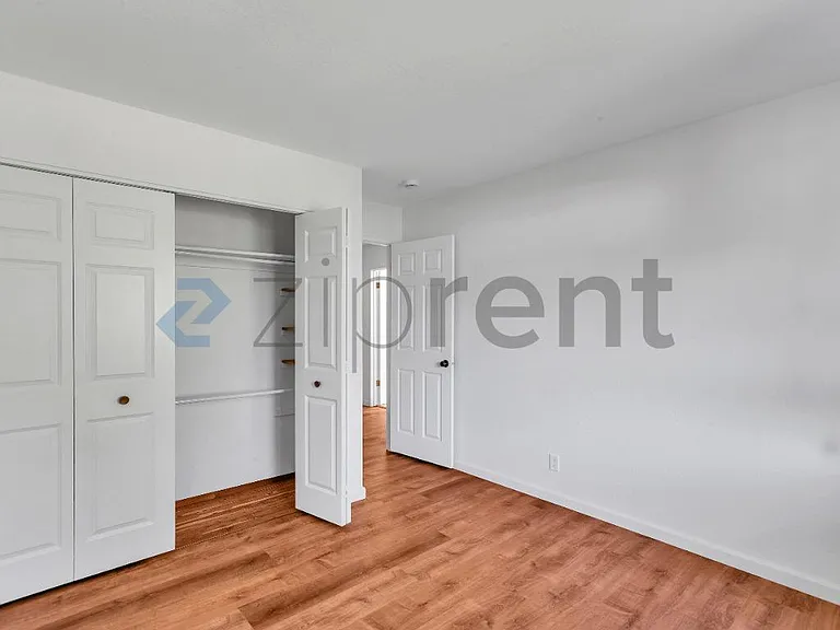 617 Hove Ct — Photo 32