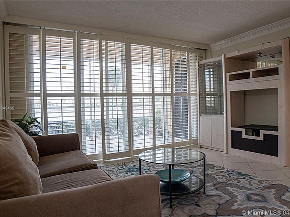 4th image of 121 Golden Isles Dr APT G2