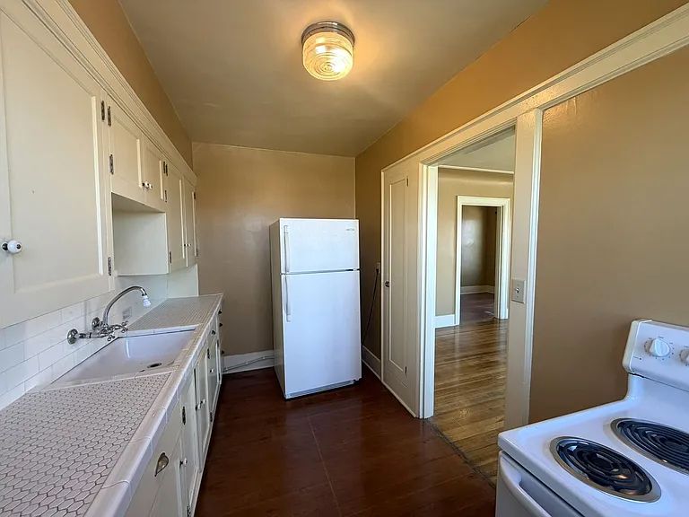 Belmont - 13 Unit — Photo 8