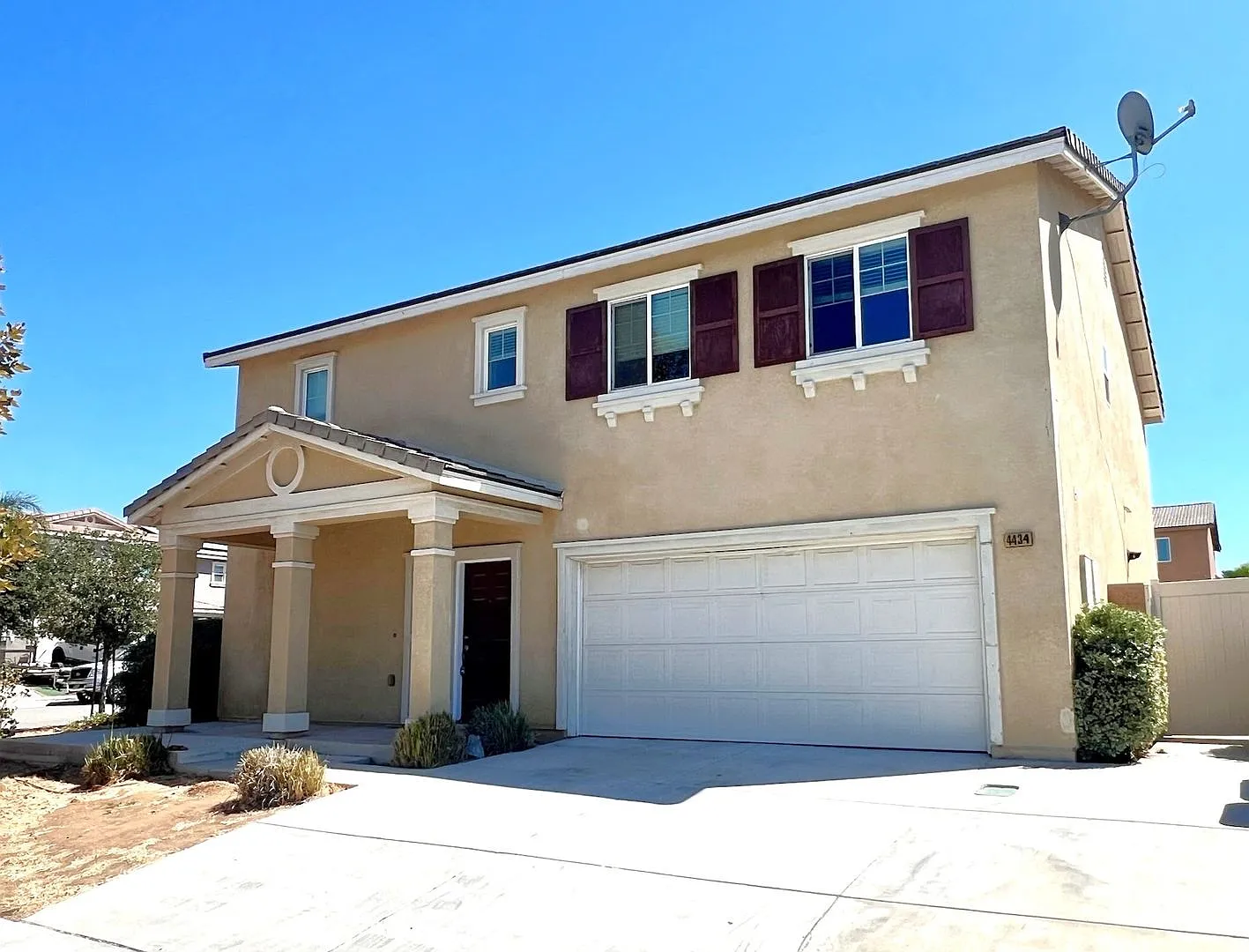 Beautiful 4BR/3BA Home with Loft & Downstairs Bedroom in Jurupa Valley — Photo 1