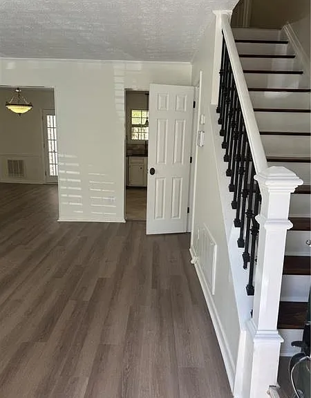 2907 Queen Anne Ct — Photo 2