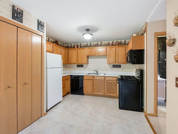5th image of 500 Westwood Ct APT D