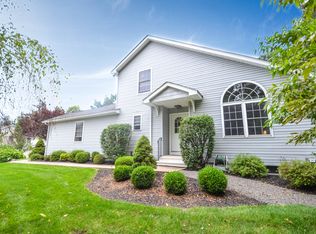 528 Woodhaven Ln, Stroudsburg, PA 18360