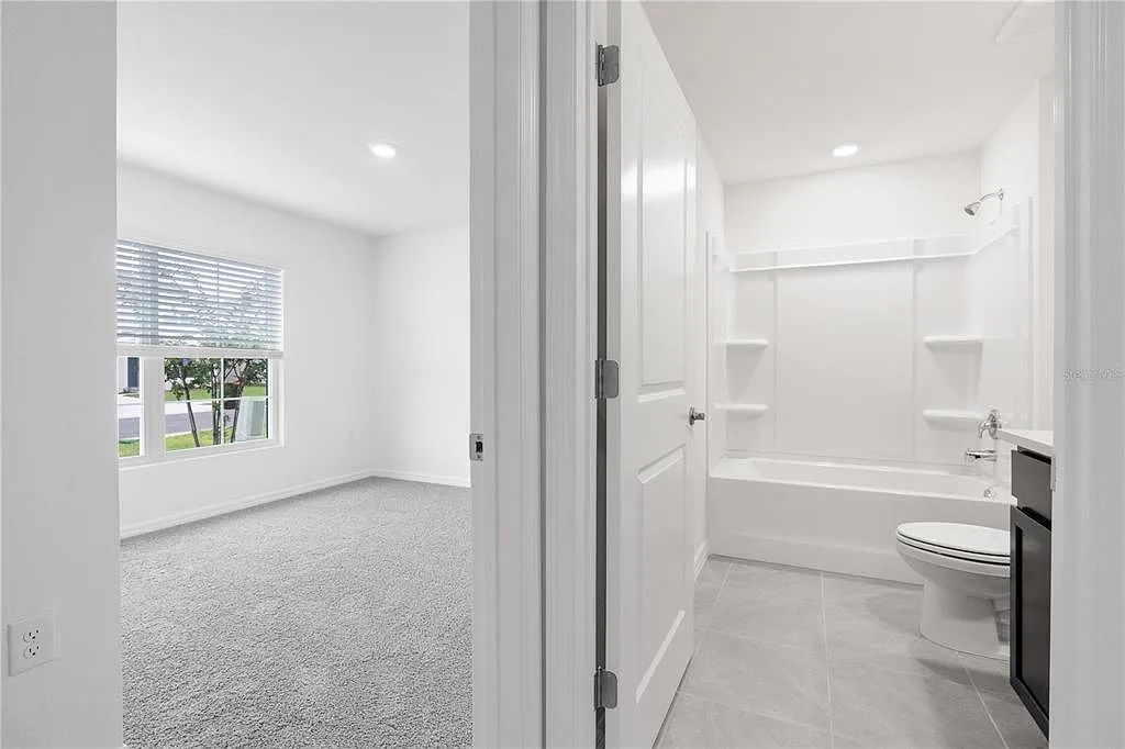 4 bed, 2.0 bath, 1827 sqft, $1,990 — Photo 4