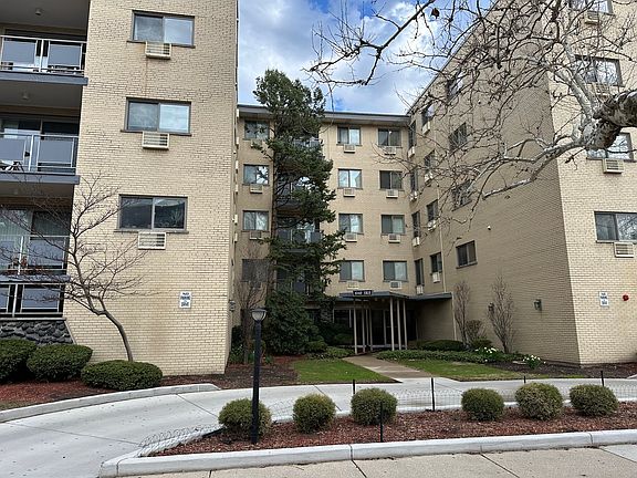 2nd image of 1040 Erie St APT 308